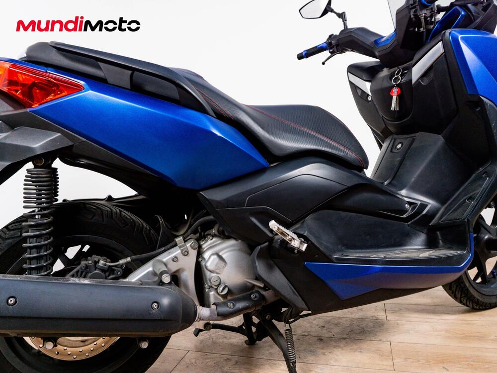 Yamaha X-Max 250 Iron Max ABS (2016) (4)