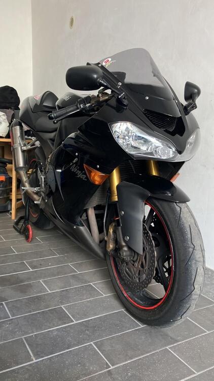 Kawasaki Ninja ZX-10R (04-05) (5)