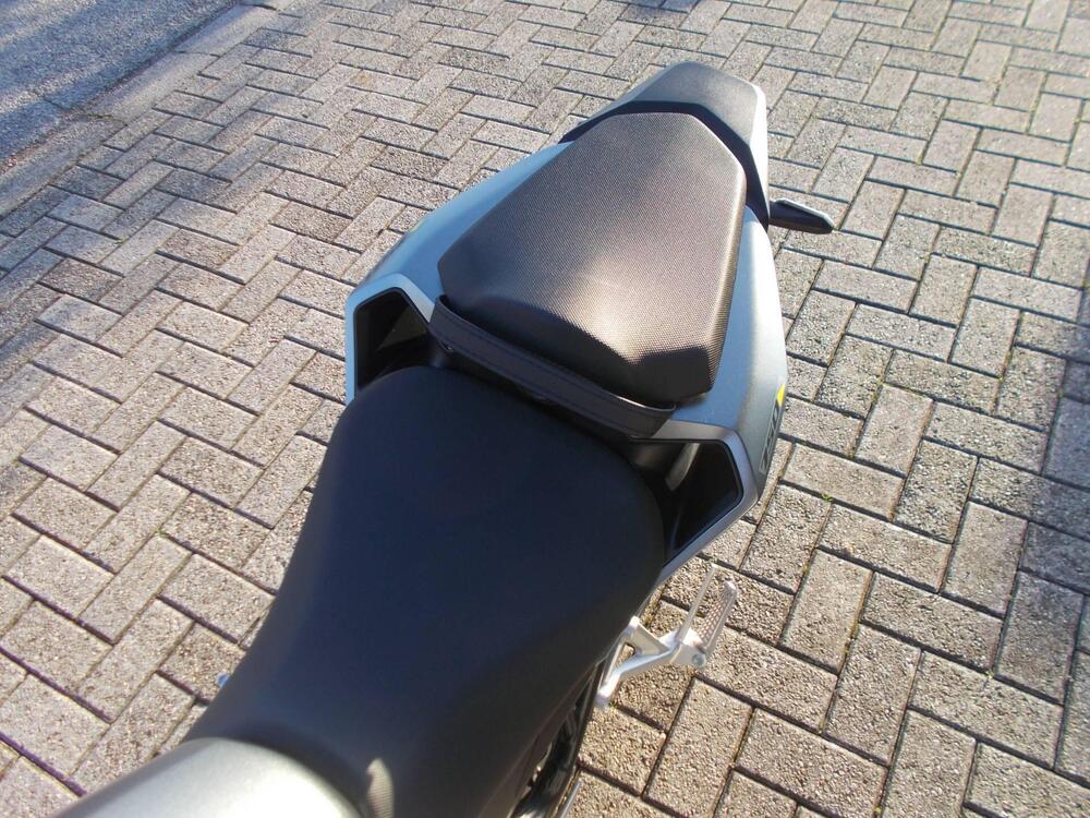 Honda CB 750 Hornet (2025) (4)