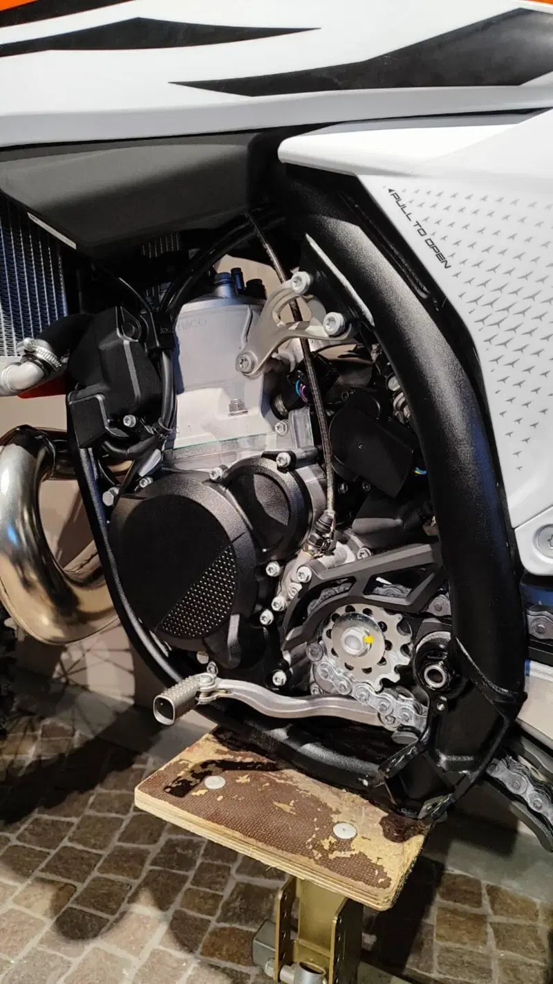 KTM 250 SX (2024) (8)