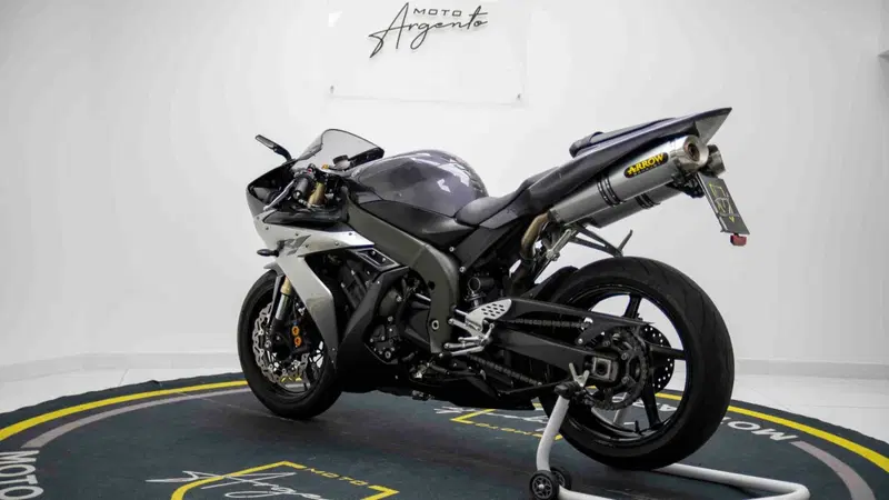 Yamaha YZF R1 (2006 - 07) (2)