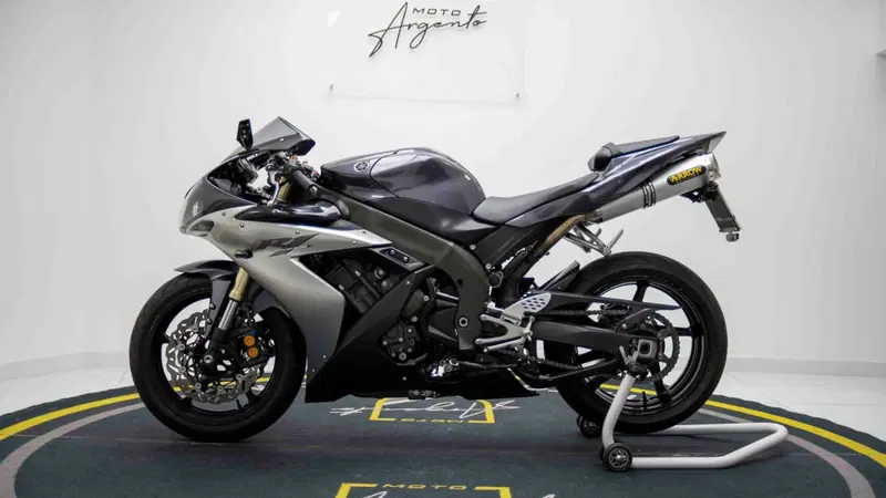 Yamaha YZF R1 (2006 - 07) (3)