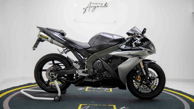 Yamaha YZF R1 (2006 - 07) (7)