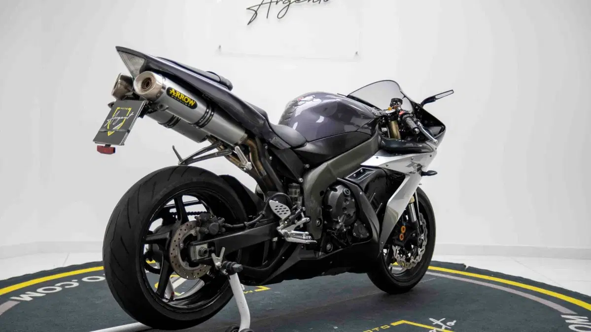 Yamaha YZF R1 (2006 - 07) (8)