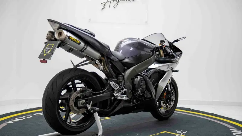 Yamaha YZF R1 (2006 - 07) (8)
