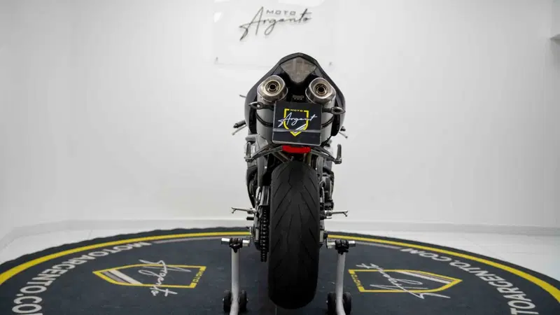 Yamaha YZF R1 (2006 - 07) (9)