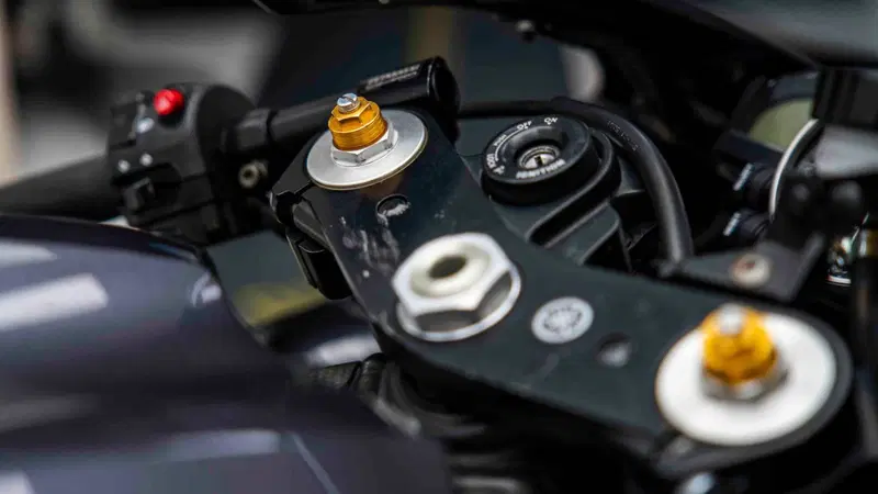 Yamaha YZF R1 (2006 - 07) (12)