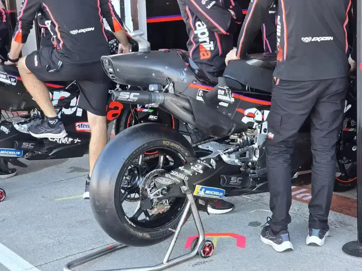 MotoGP 2025. I test di Valencia aprono la stagione 2026: Aprilia davanti, Ducati sperimenta, Yamaha V4 impressiona [GALLERY] (14)