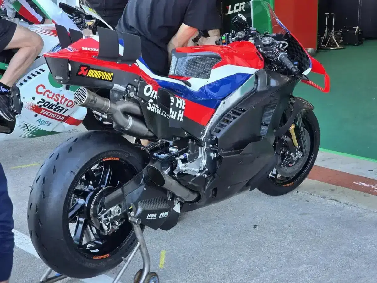 MotoGP 2025. I test di Valencia aprono la stagione 2026: Aprilia davanti, Ducati sperimenta, Yamaha V4 impressiona [GALLERY] (16)