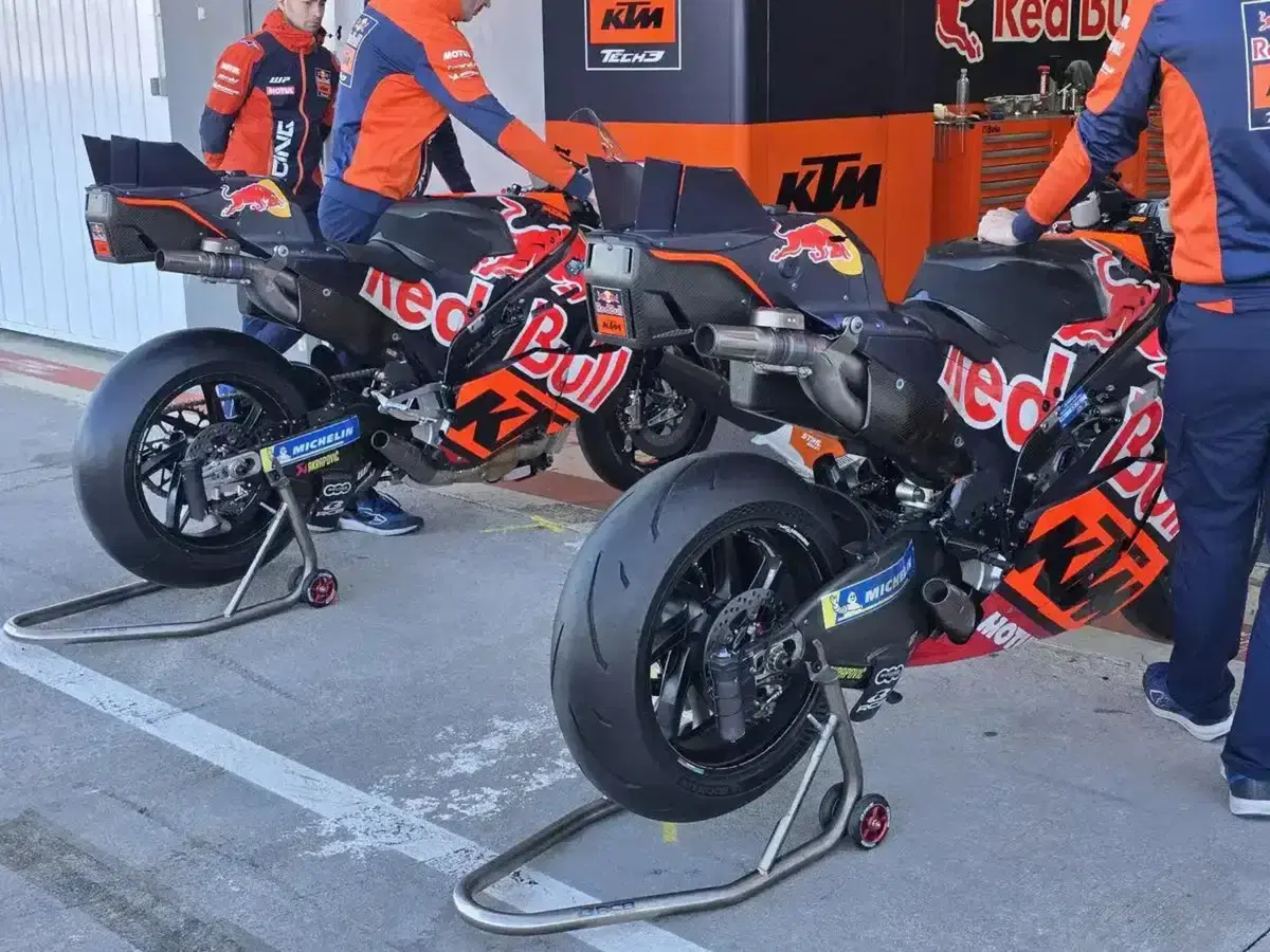 MotoGP 2025. I test di Valencia aprono la stagione 2026: Aprilia davanti, Ducati sperimenta, Yamaha V4 impressiona [GALLERY] (26)