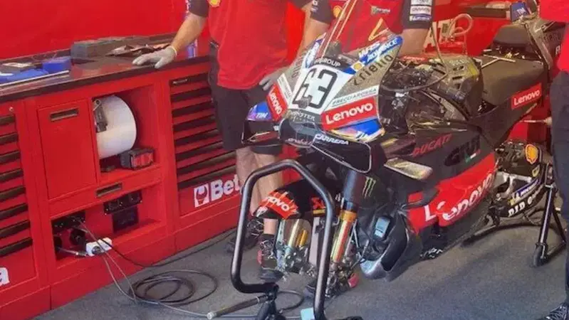 MotoGP 2025. I test di Valencia aprono la stagione 2026: Aprilia davanti, Ducati sperimenta, Yamaha V4 impressiona [GALLERY]