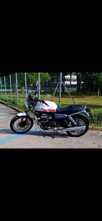 Moto Guzzi V7 Special (2021 - 24)