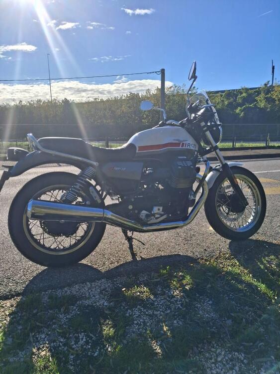 Moto Guzzi V7 Special (2021 - 24) (4)