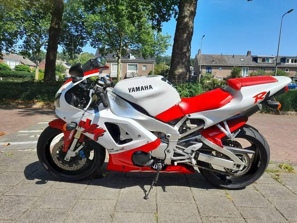 Yamaha YZF R1 (2000 - 01) (2)