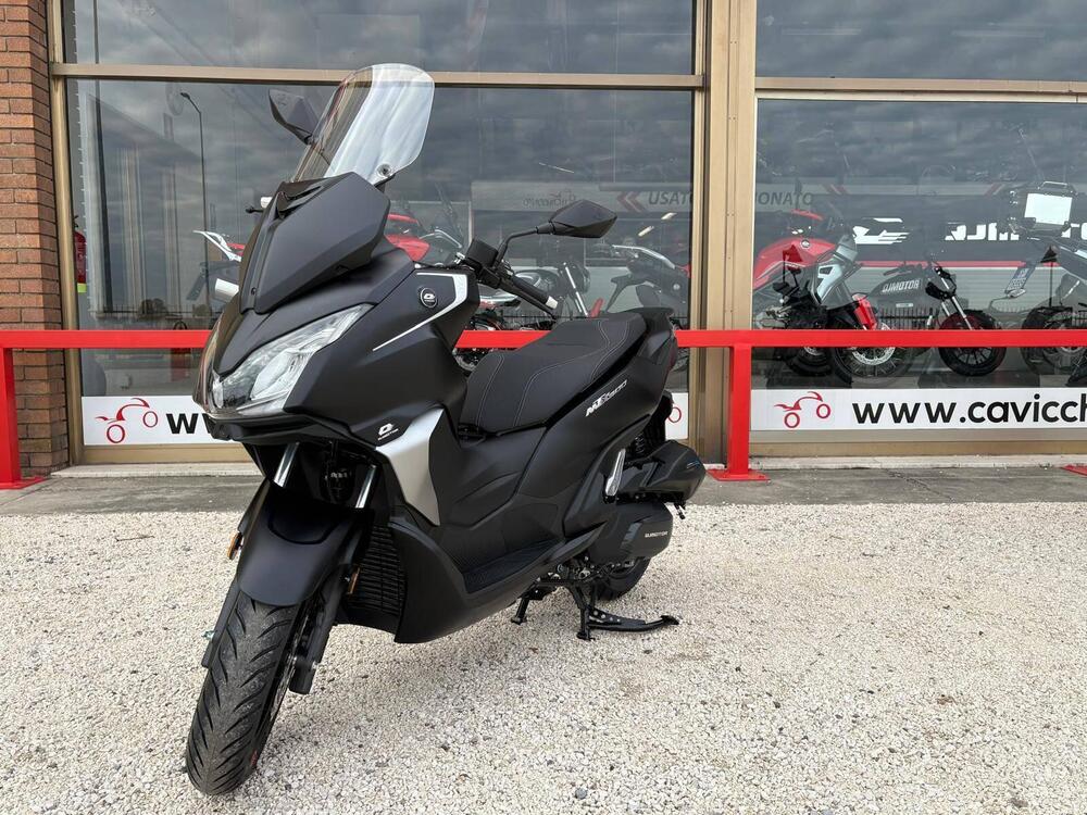 QJ Motor MTX 300 (2025) (2)