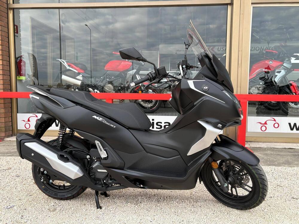 QJ Motor MTX 300 (2025) (4)