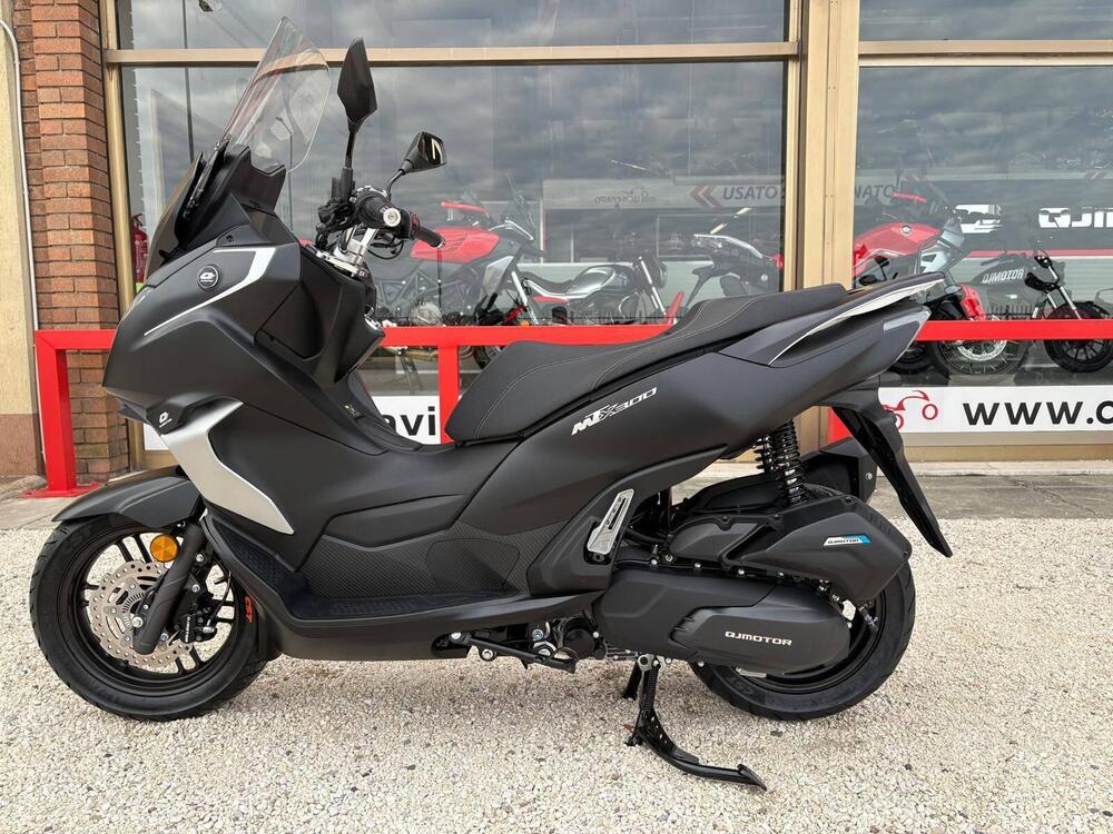 QJ Motor MTX 300 (2025) (3)