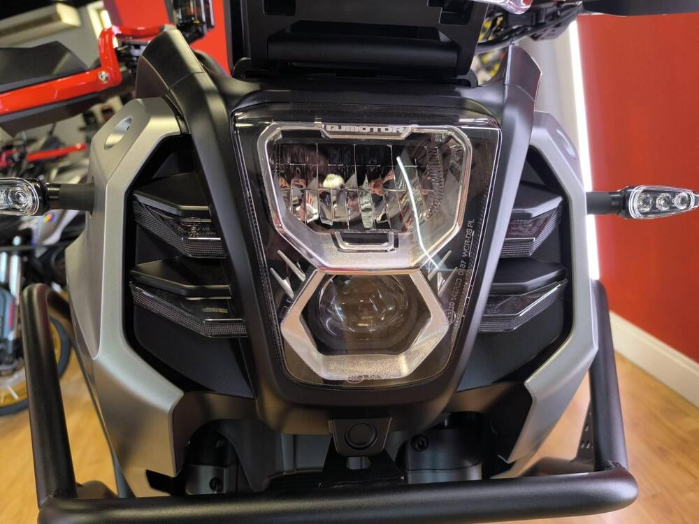 QJ Motor SVT 650 X (2025) (2)