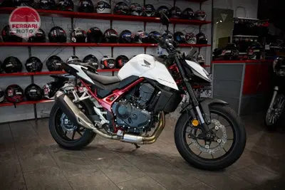 Honda CB 750 Hornet (2025) nuova