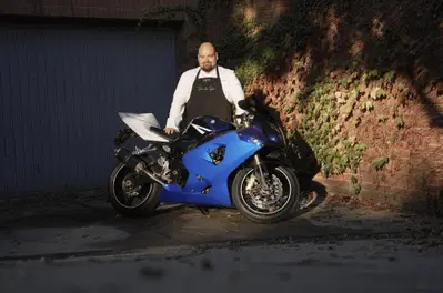 Daniele Rossi, lo chef del Mugello che vive di cucina e moto: "Sulla GSX-R K5 ho imparato tutto" [VIDEO]