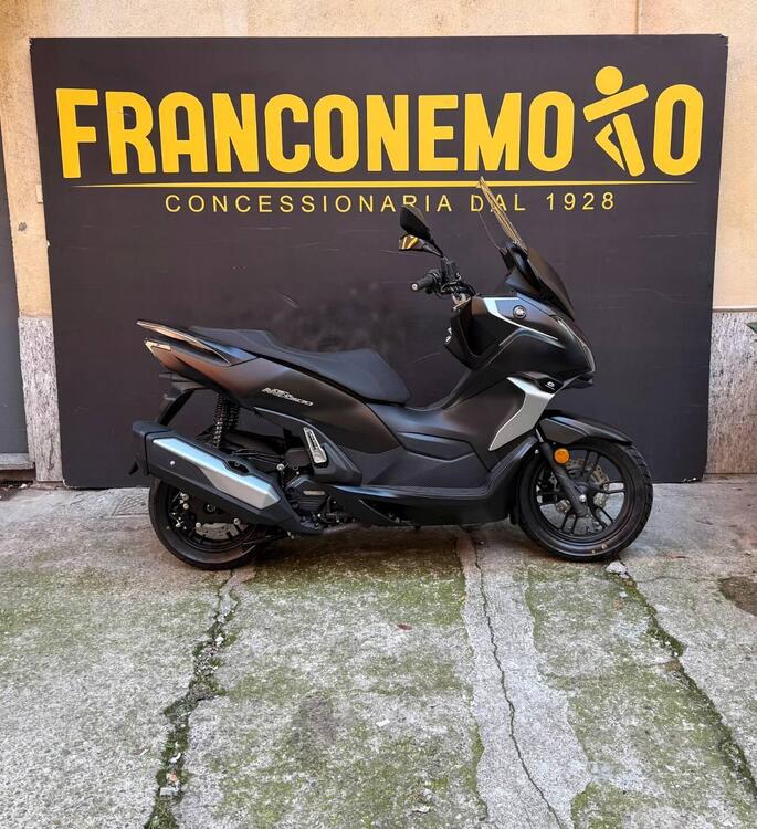 QJ Motor MTX 300 (2025) (2)