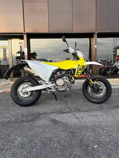 Husqvarna 701 Supermoto (2026) nuova