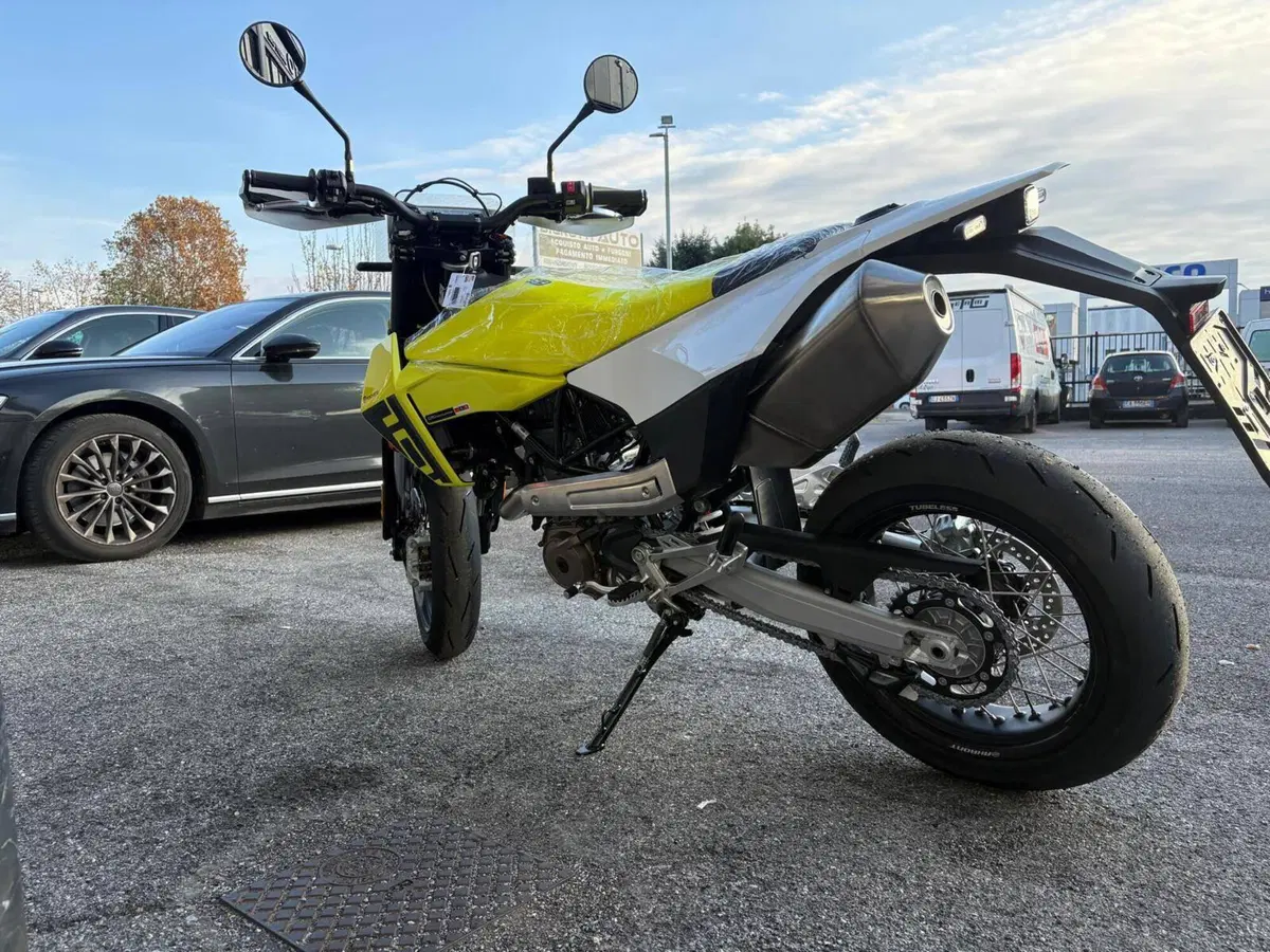 Husqvarna 701 Supermoto (2026) (6)