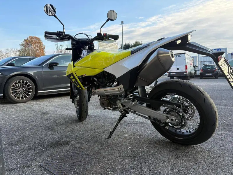 Husqvarna 701 Supermoto (2026) (6)