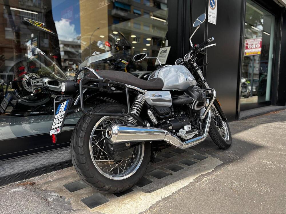Moto Guzzi V7 Special (2021 - 24) (2)