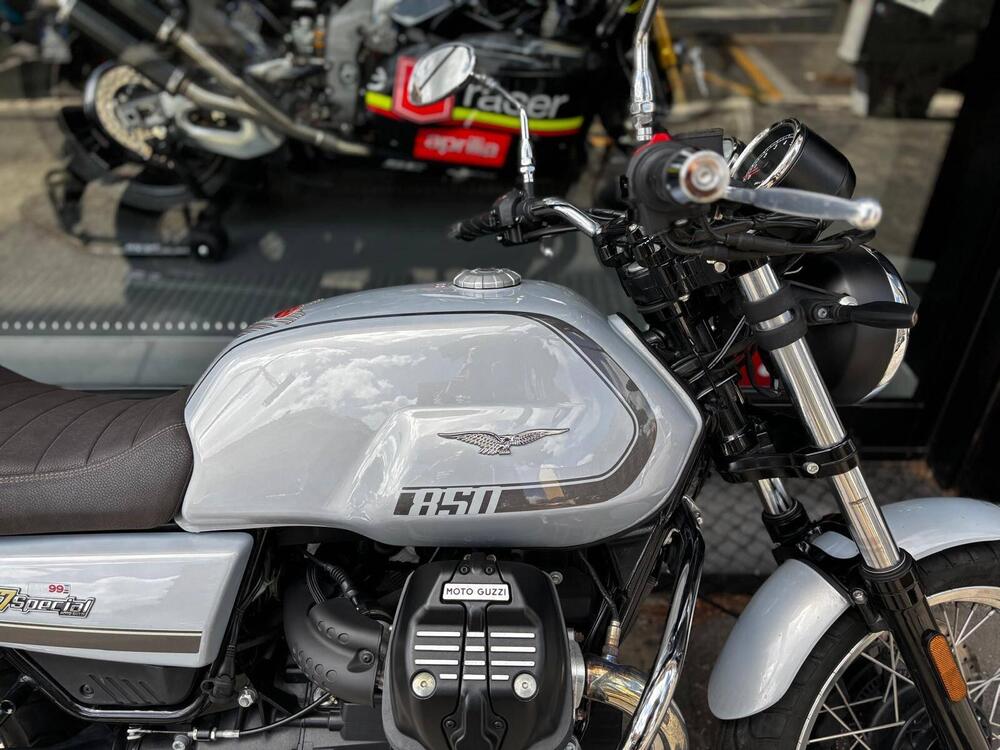 Moto Guzzi V7 Special (2021 - 24) (3)