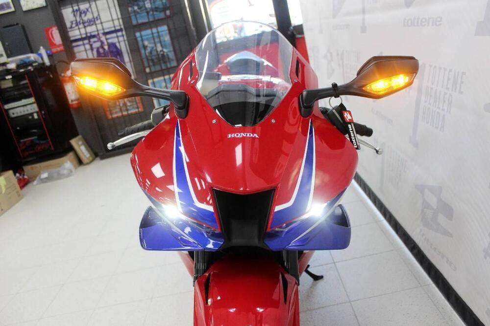 Honda CBR 1000 RR-R Fireblade (2024 - 25) (4)
