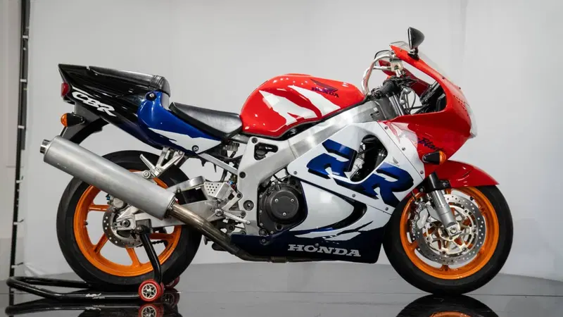 Honda CBR 900 RR SC33 (6)