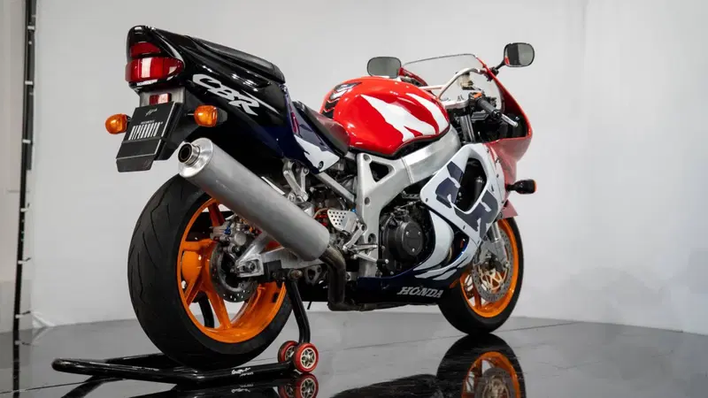 Honda CBR 900 RR SC33 (7)