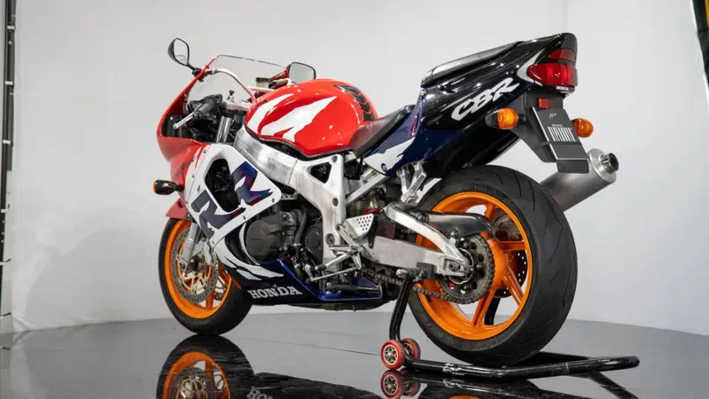 Honda CBR 900 RR SC33 (9)