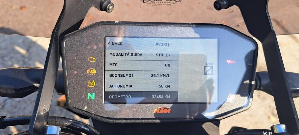 KTM 890 Duke R (2020) (5)