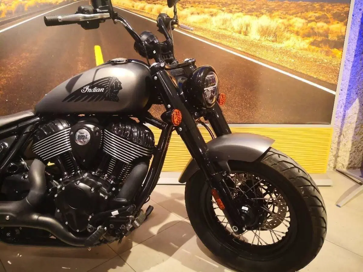 Indian Chief 1890 Bobber Dark Horse (2021 - 26) (4)