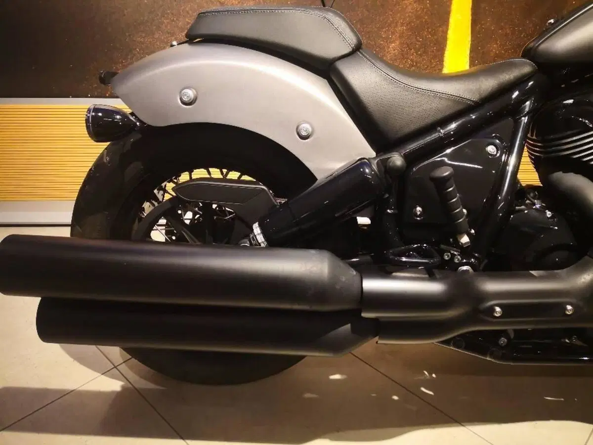 Indian Chief 1890 Bobber Dark Horse (2021 - 26) (5)