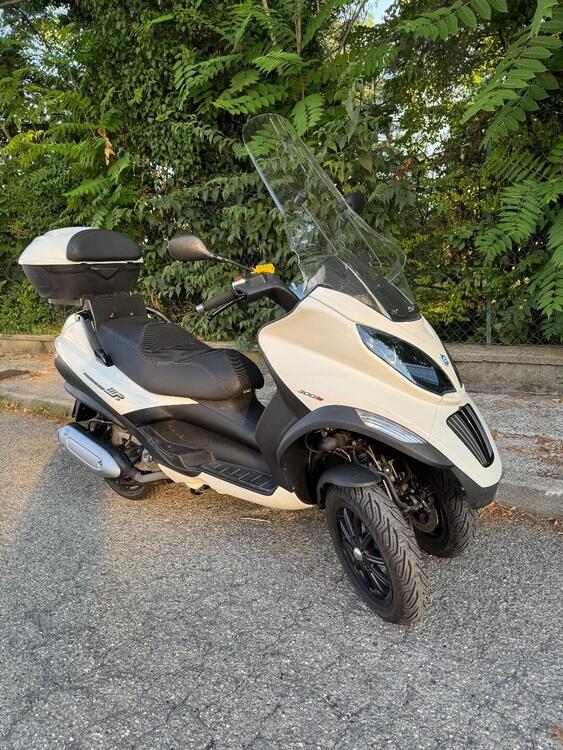 Piaggio MP3 300 Sport (2010 - 11)