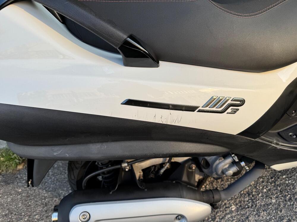Piaggio MP3 300 Sport (2010 - 11) (3)