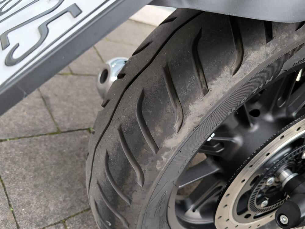 Royal Enfield Super Meteor 650 (2023 - 25) (4)