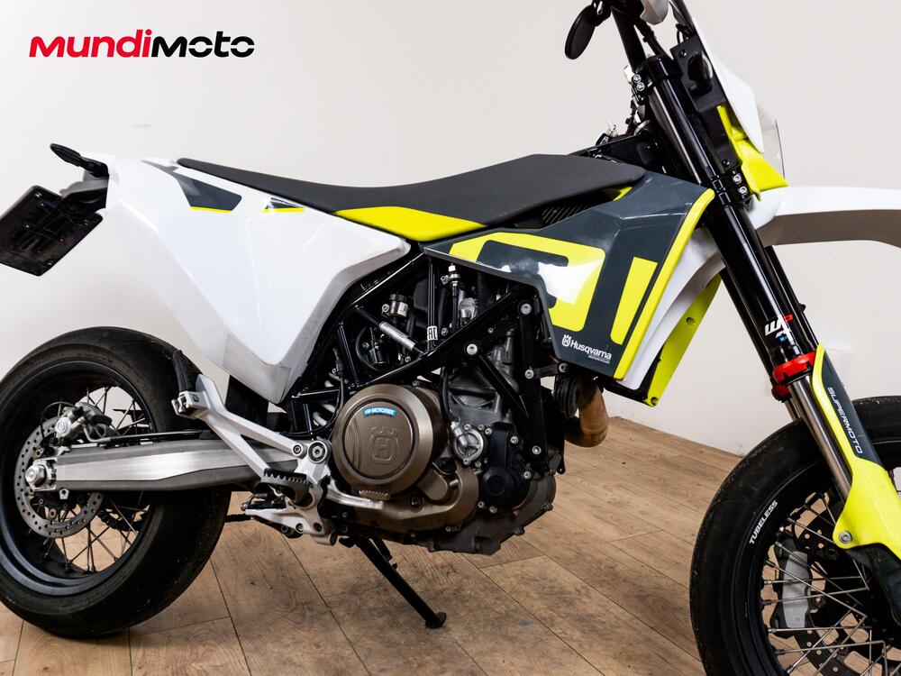 Husqvarna 701 Supermoto (2022) (5)