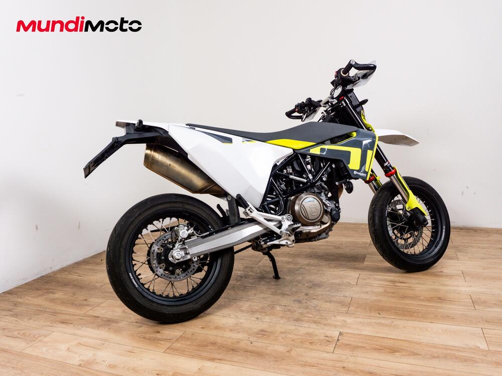 Husqvarna 701 Supermoto (2022) (3)