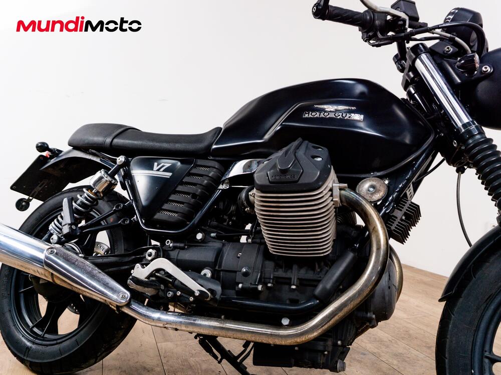 Moto Guzzi V7 III Stone (2017 - 20) (5)