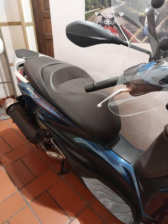 Piaggio Beverly 300 ABS-ASR (2021 - 25) (2)