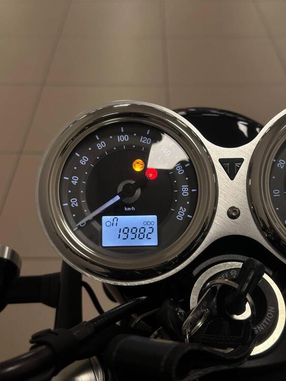 Triumph Bonneville T100 Black (2017 - 20) (5)