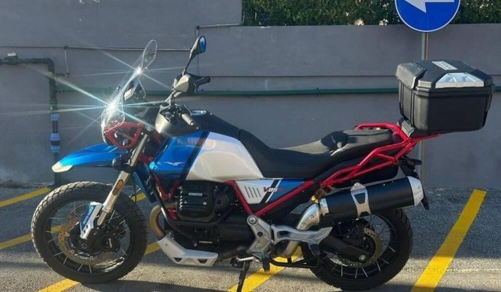 Moto Guzzi V85 TT Evocative Graphics (2021 - 23)