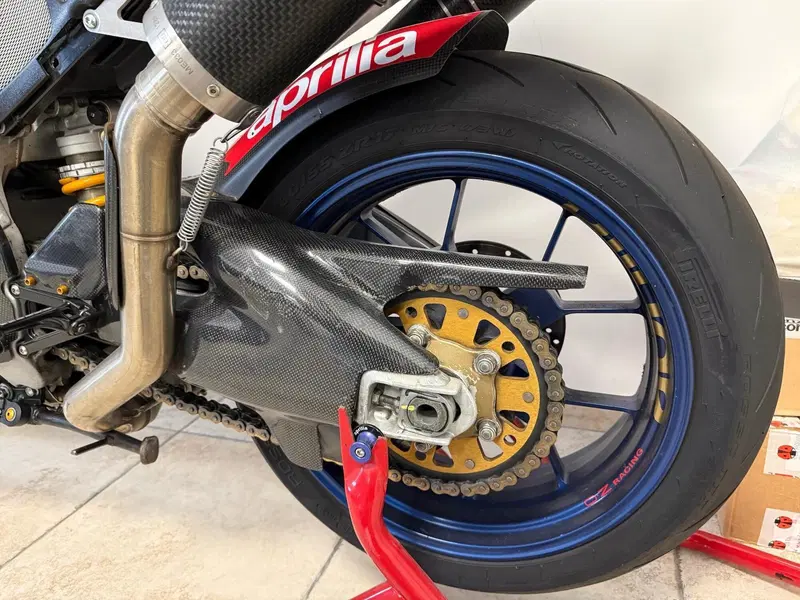 Aprilia Tuono 1000 (2003 - 04) (4)