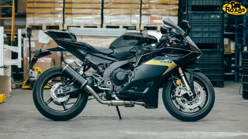 Scarichi Roadsitalia per Yamaha R9: caratteristiche e prezzo