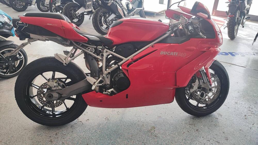 Ducati 748 Biposto (1998 - 03) (4)