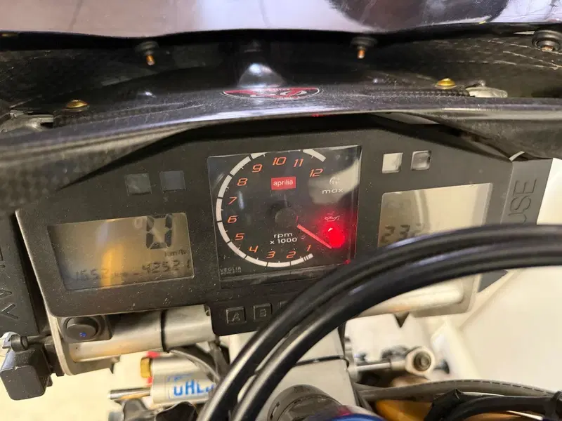 Aprilia RSV 1000 R (2001 - 02) (16)